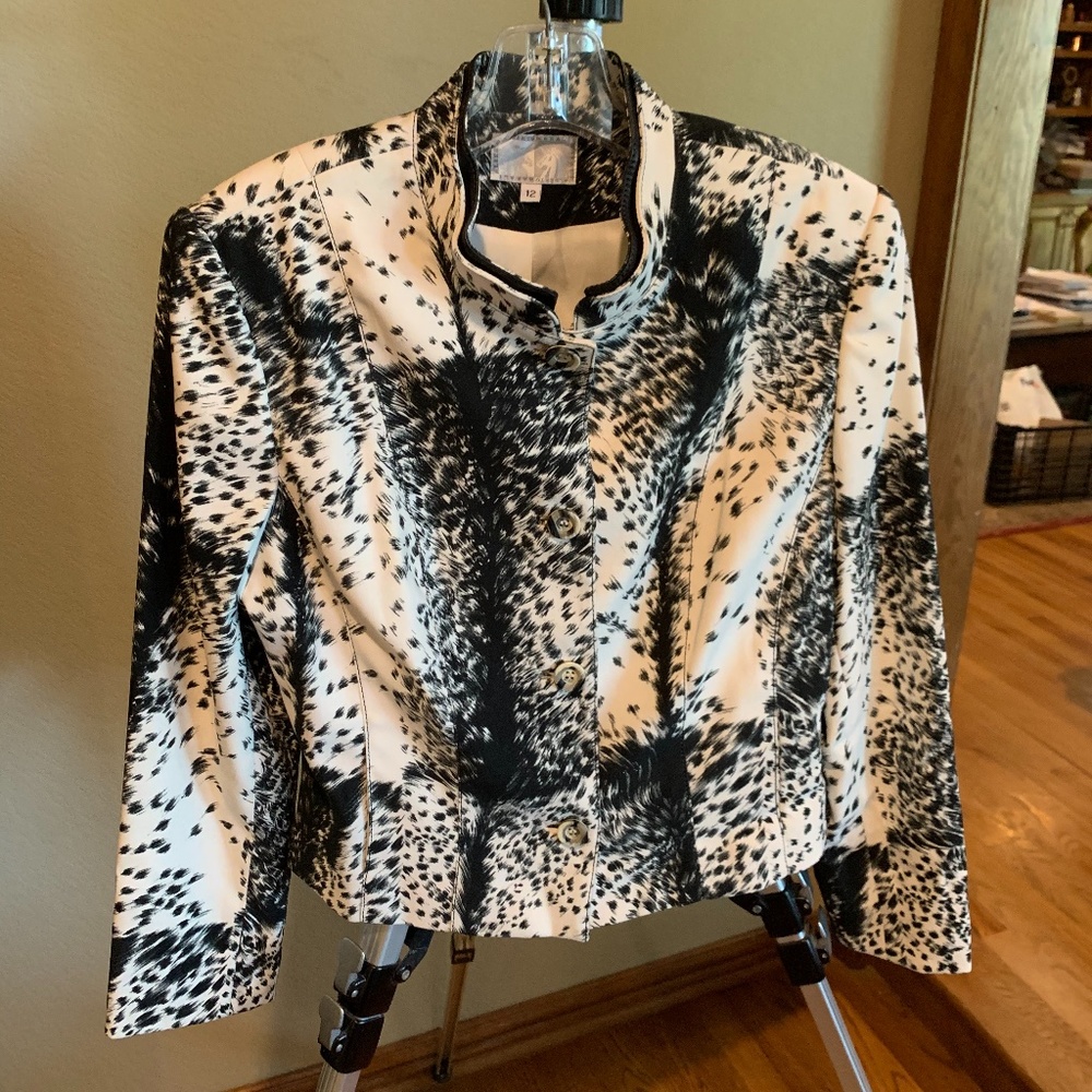 Makali   Black and white 2 piece sleeveless shirt